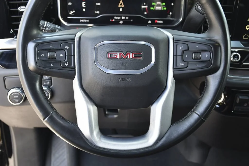 Used 2025 Onyx Black GMC SLT image 7