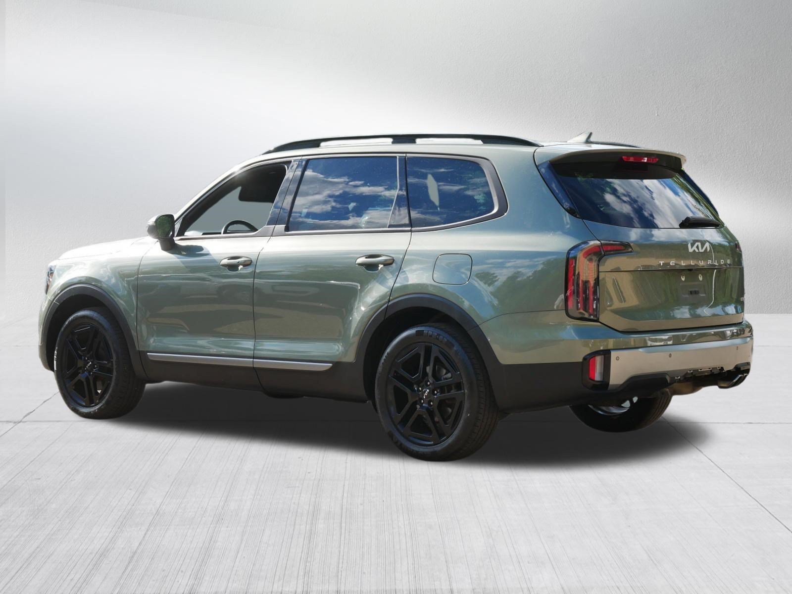 Used 2023 Jungle Green Kia EX X-Line image 5