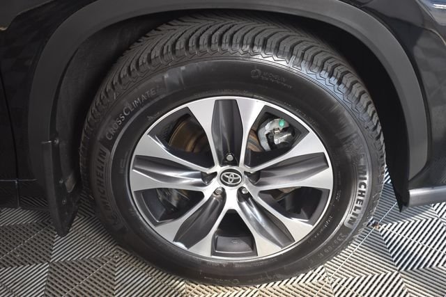 Used 2020 Black Toyota XLE image 12