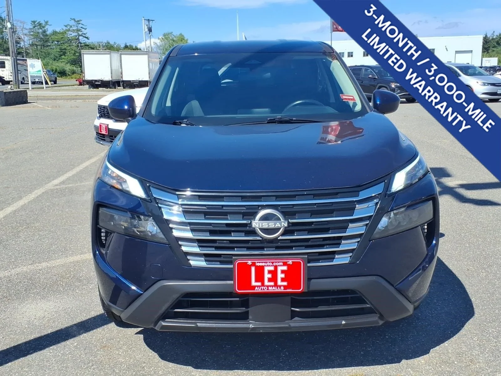 Used 2025 Deep Ocean Blue Nissan SV image 2