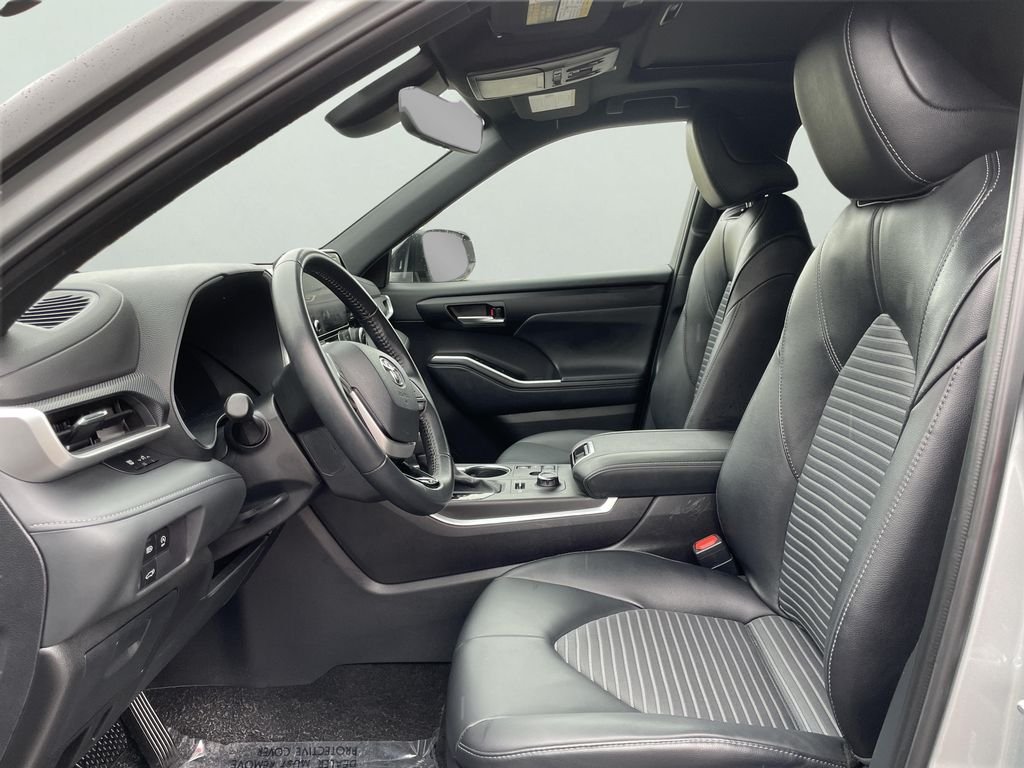 Used 2025 Silver Toyota XSE image 10