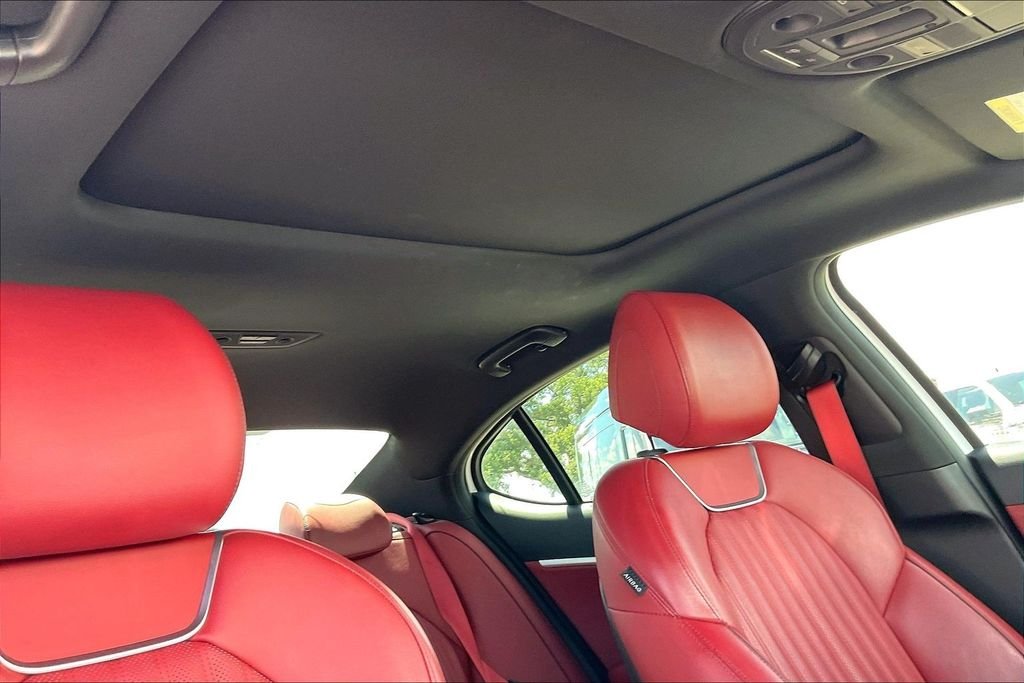 Used 2023 White Genesis 3.3T image 28