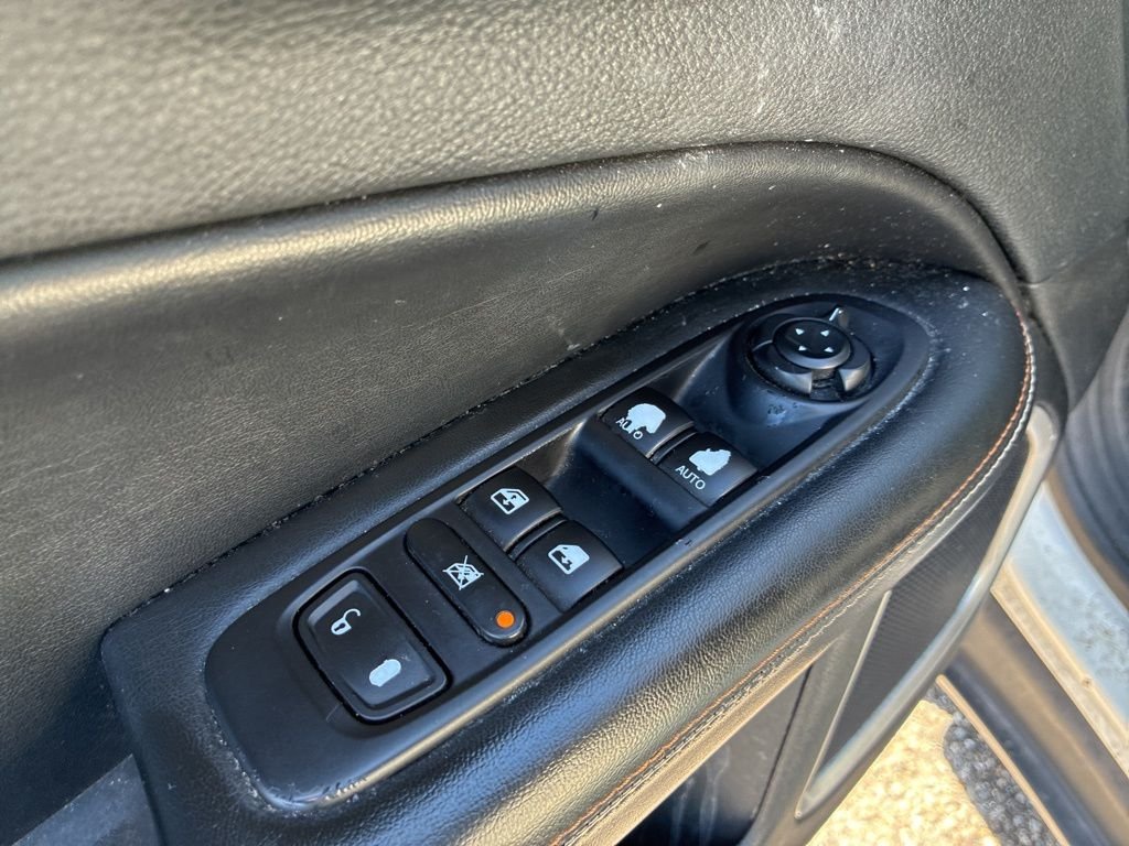 Used 2019 White Jeep Sport image 12