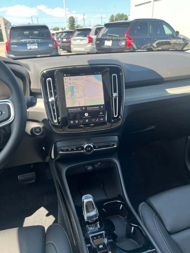 New 2026 Aurora Silver Volvo Plus image 13