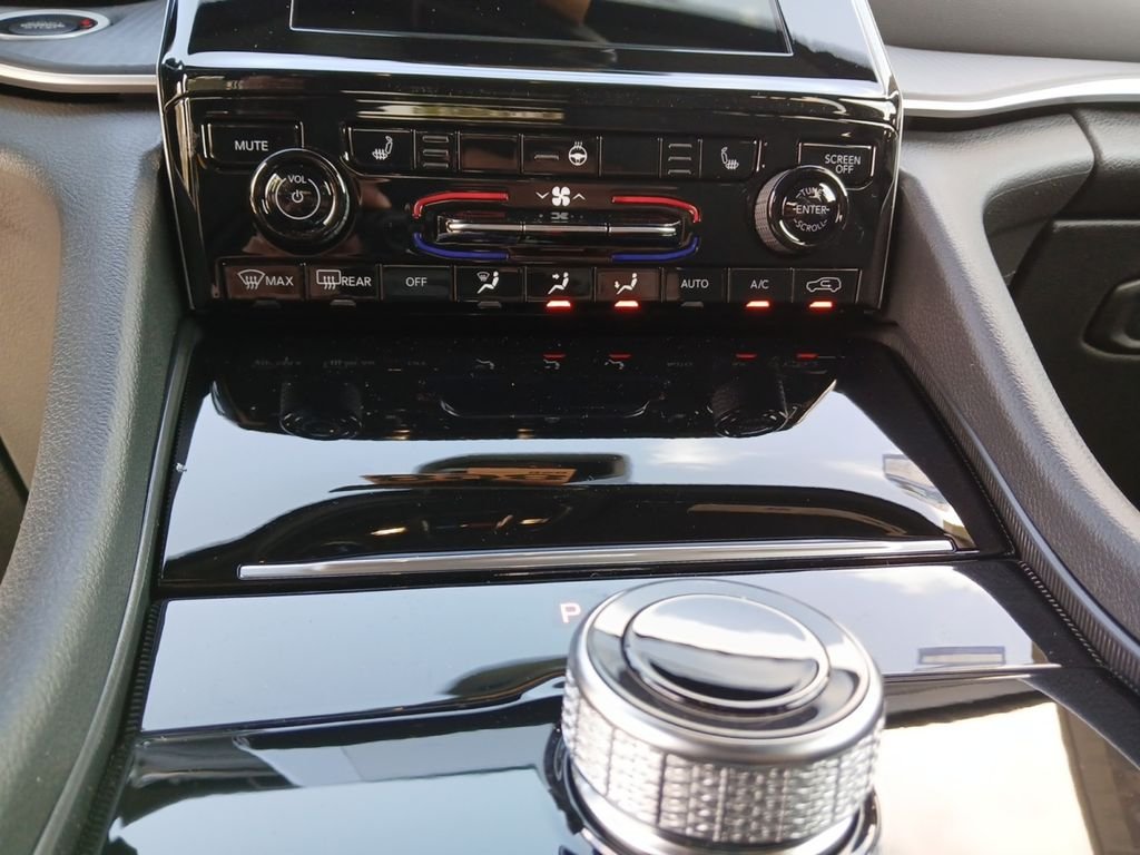 New 2026 Silver Zynith Exterior Paint Jeep Laredo image 25
