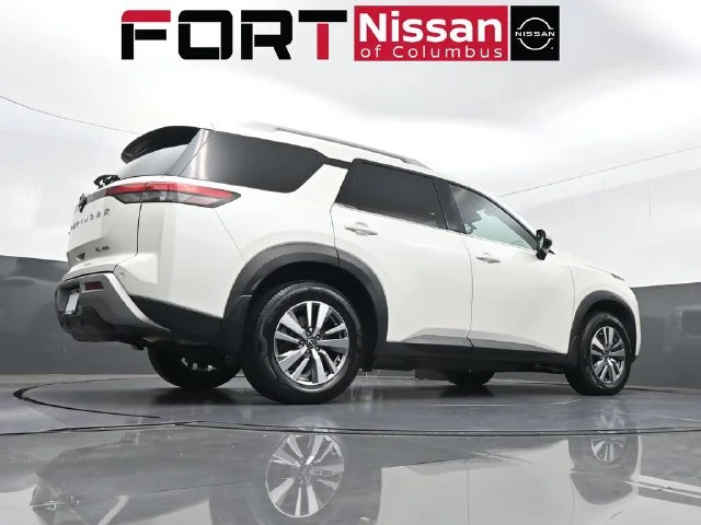 Used 2022 White Nissan SL image 39