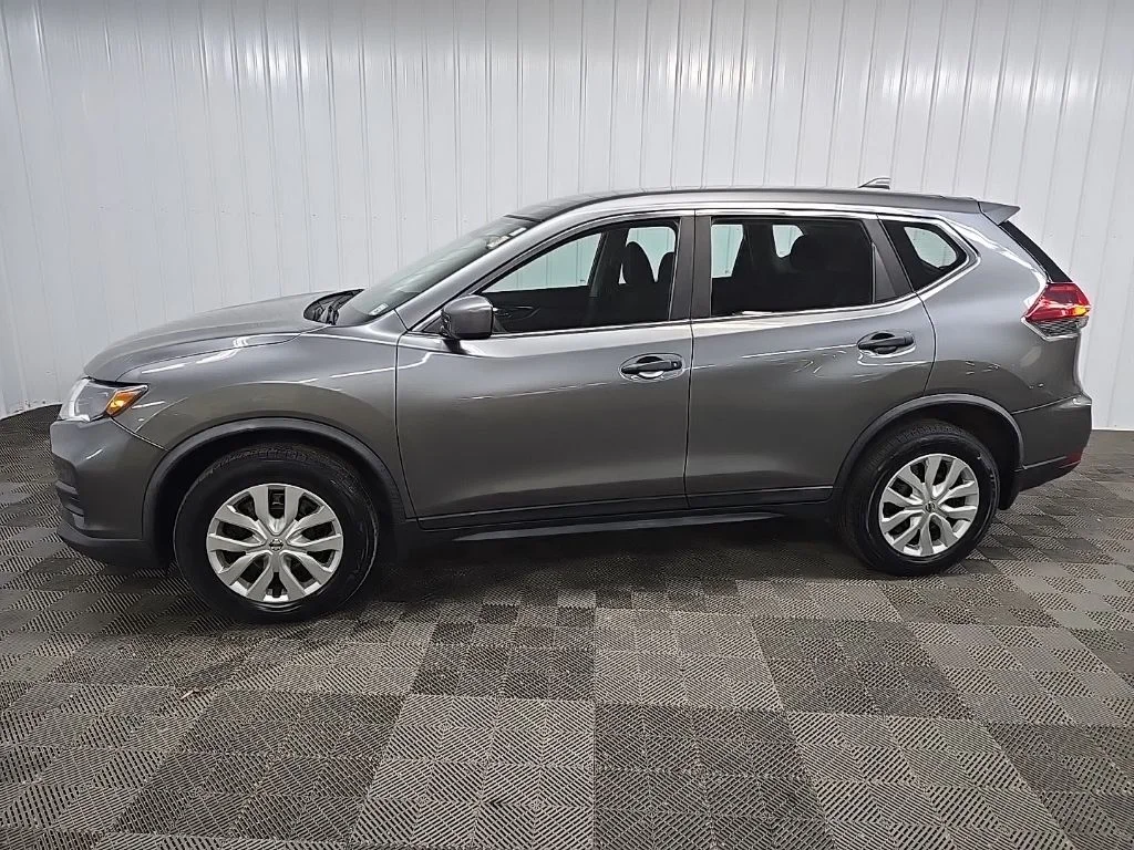 Used 2018 Gray Nissan S image 5