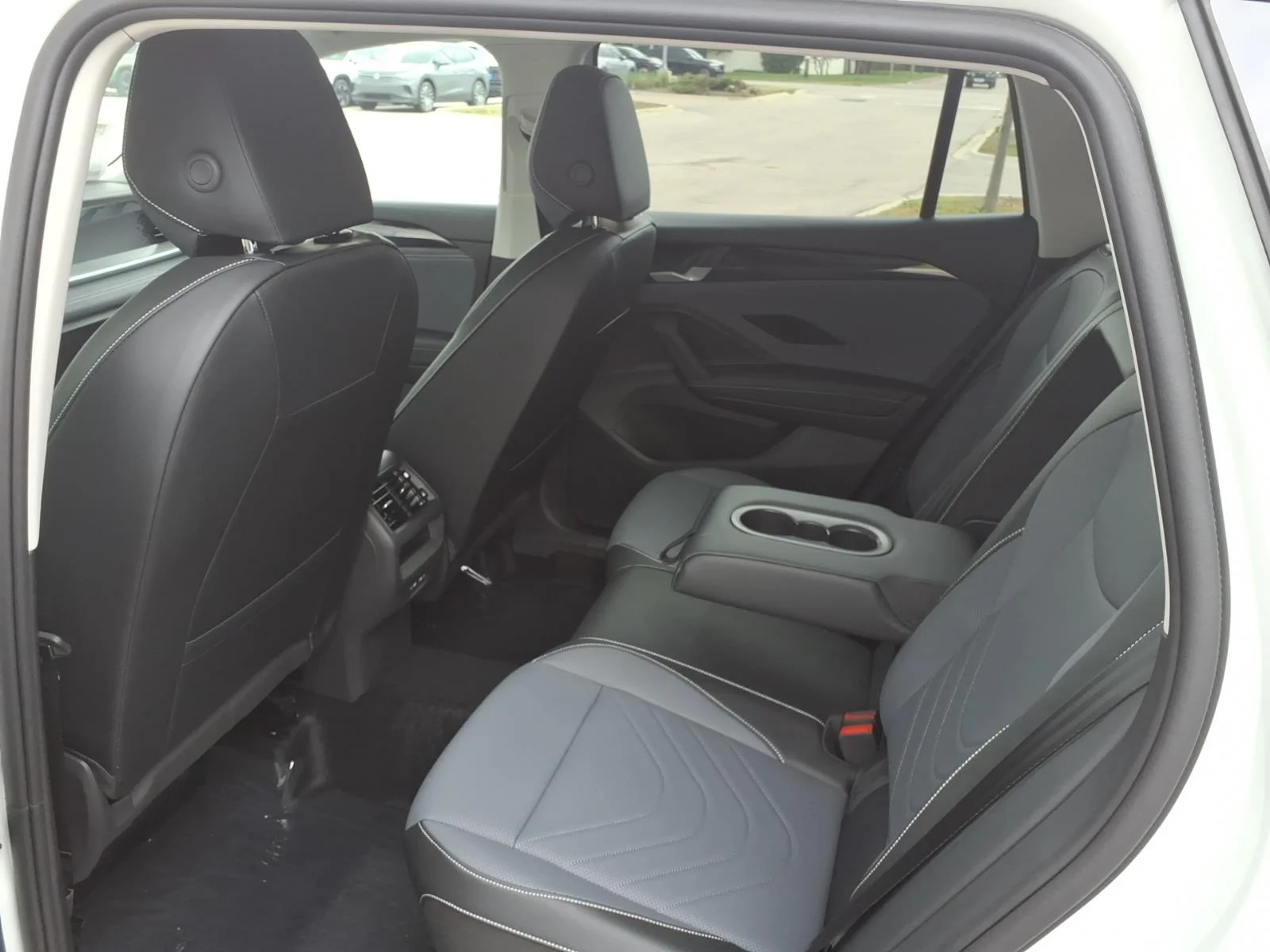 New 2026 Pure White Volkswagen 2.0T SE image 24
