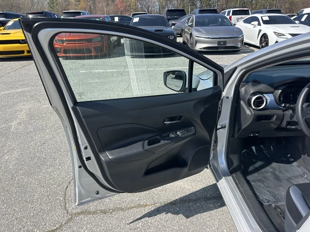 Used 2025 Silver Nissan 1.6 SV image 22