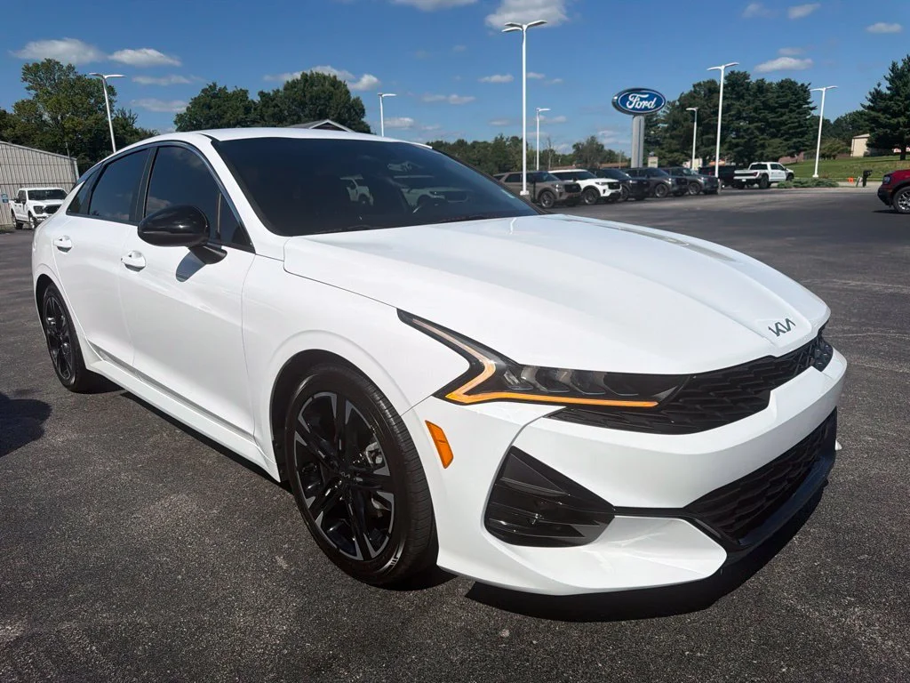 Used 2022 Glacial White Pearl Kia GT-Line image 6