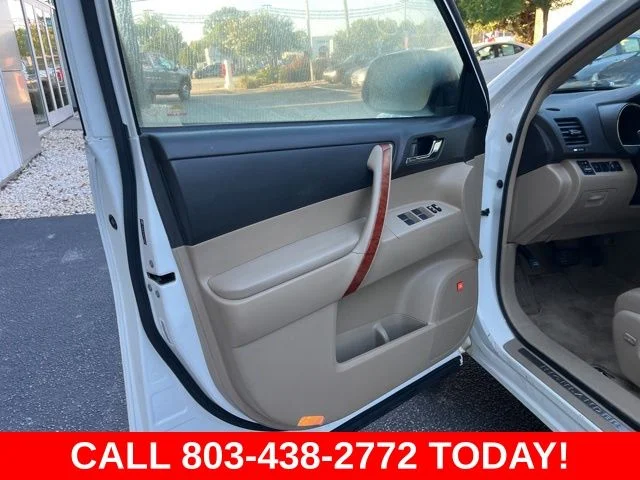 Used 2010 White Toyota Limited image 4