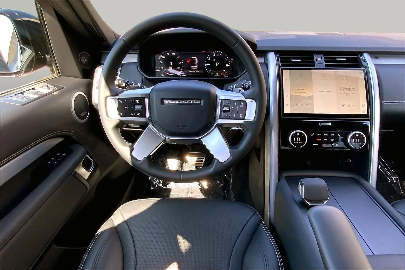 Used 2025 Eiger Grey Metallic Land Rover Dynamic SE image 6