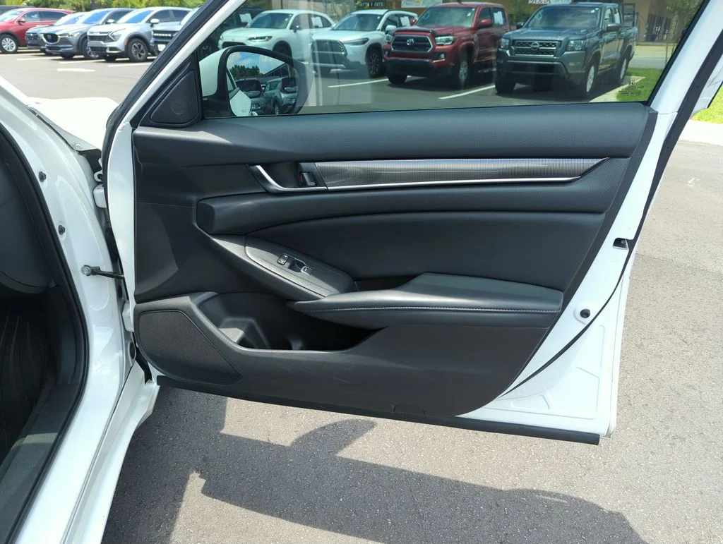 Used 2018  Honda Sport image 32