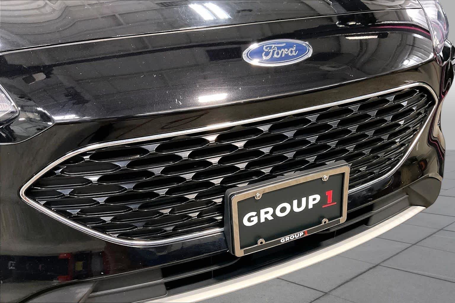 Used 2020 Agate Black Metallic Ford SE image 29