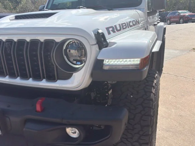 New 2027 Bright White Clear-Coat Paint Jeep Rubicon X image 9