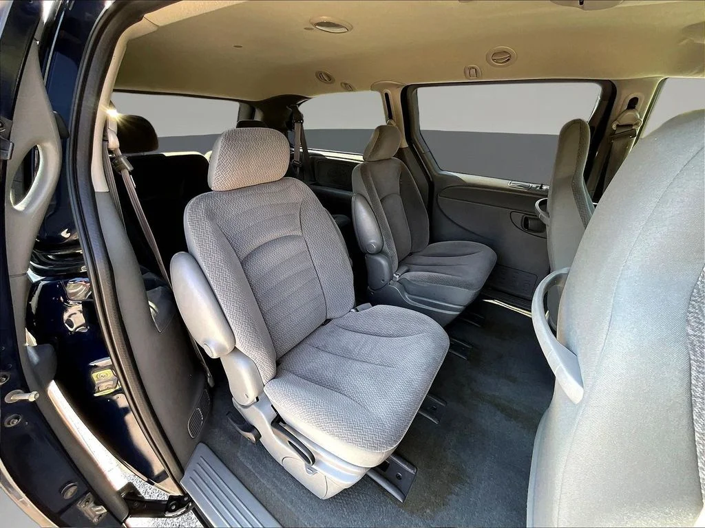 Used 2005 Blue Dodge SE image 24