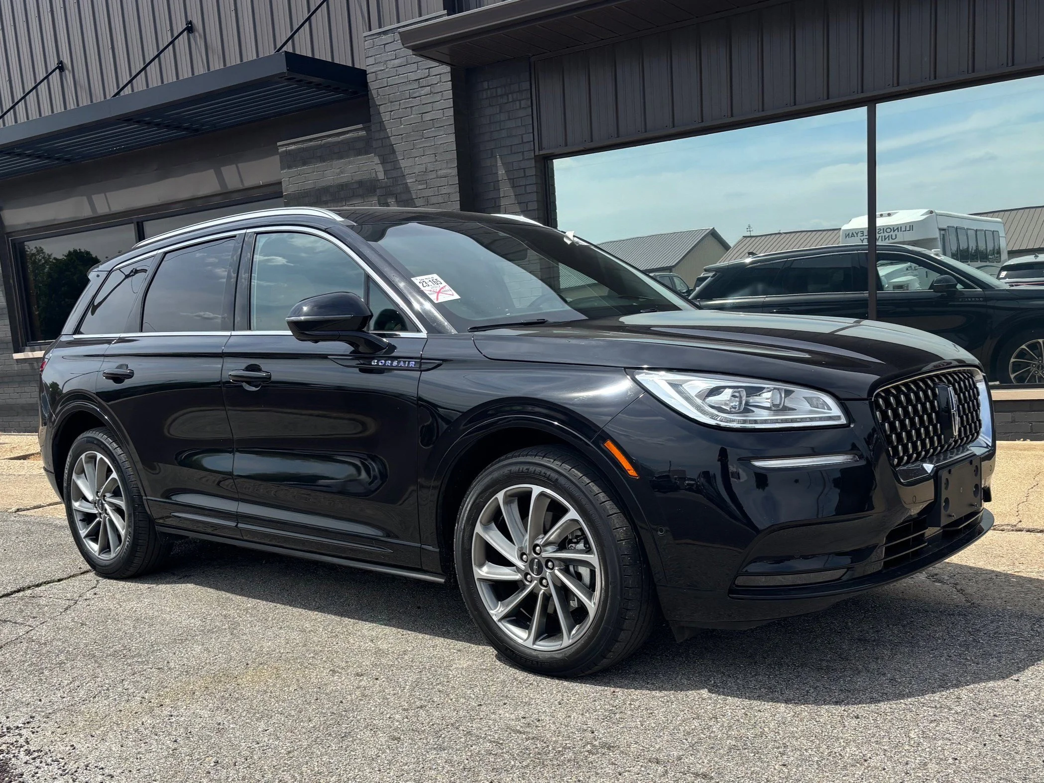 Used 2022 Black Metallic Lincoln Grand Touring image 3