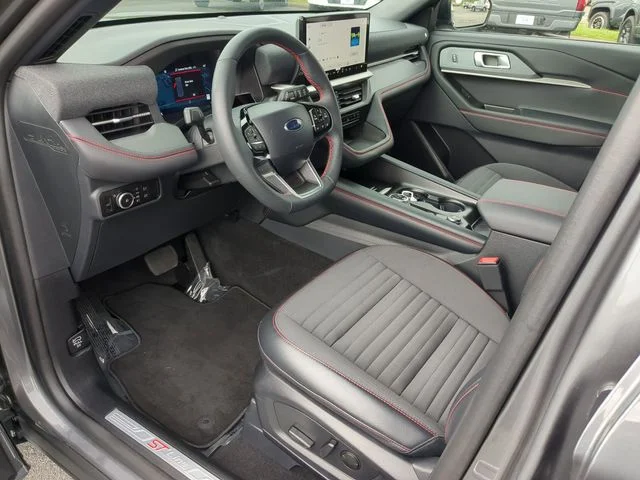 Used 2025 Gray Ford ST-Line image 15