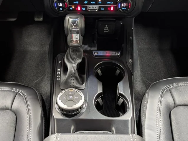 New 2026 Shadow Black Ford Outer Banks® image 37