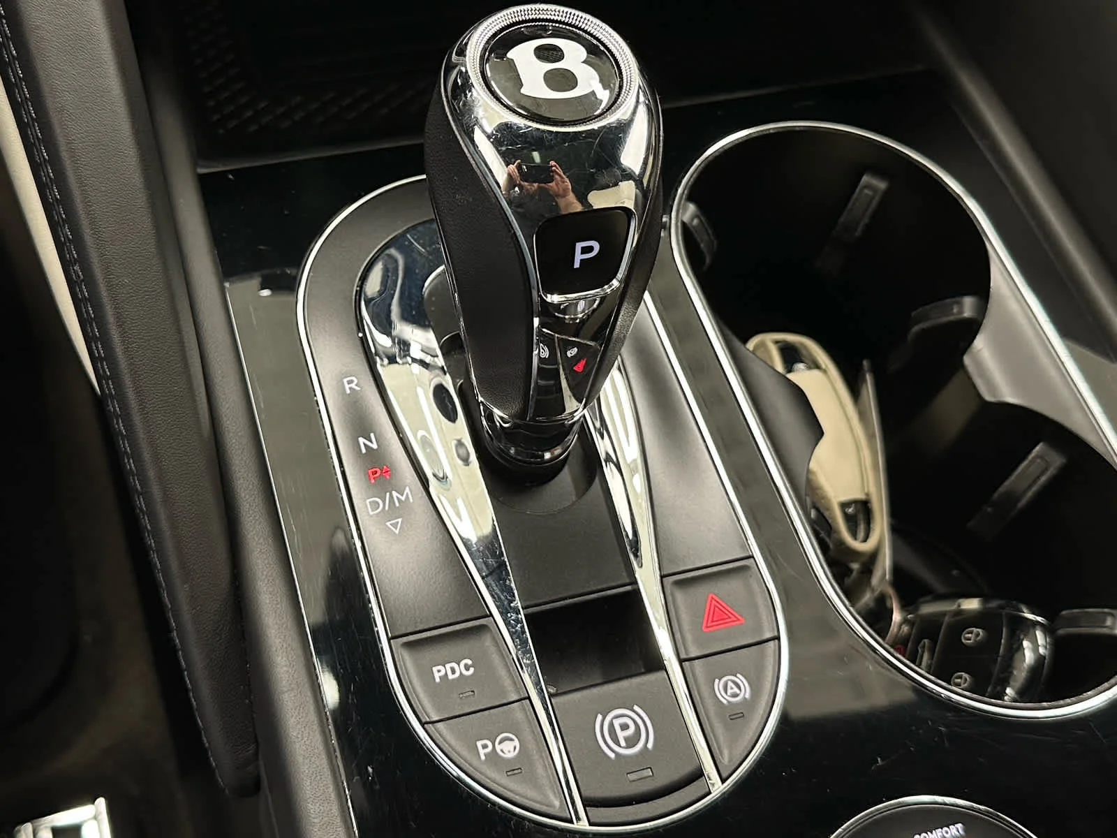 Used 2023 Glacier White Bentley V8 image 30