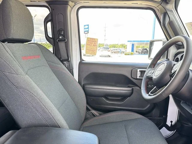 Used 2025 White Jeep Rubicon image 23