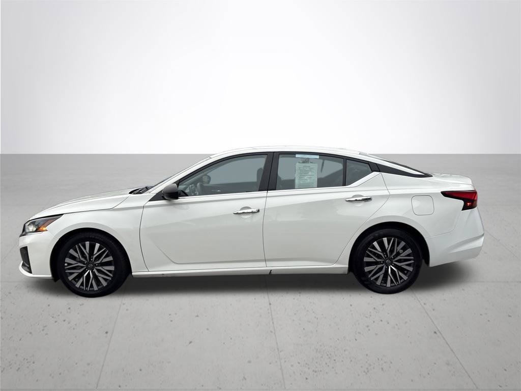 Used 2025 Glacier White Nissan 2.5 SV image 10