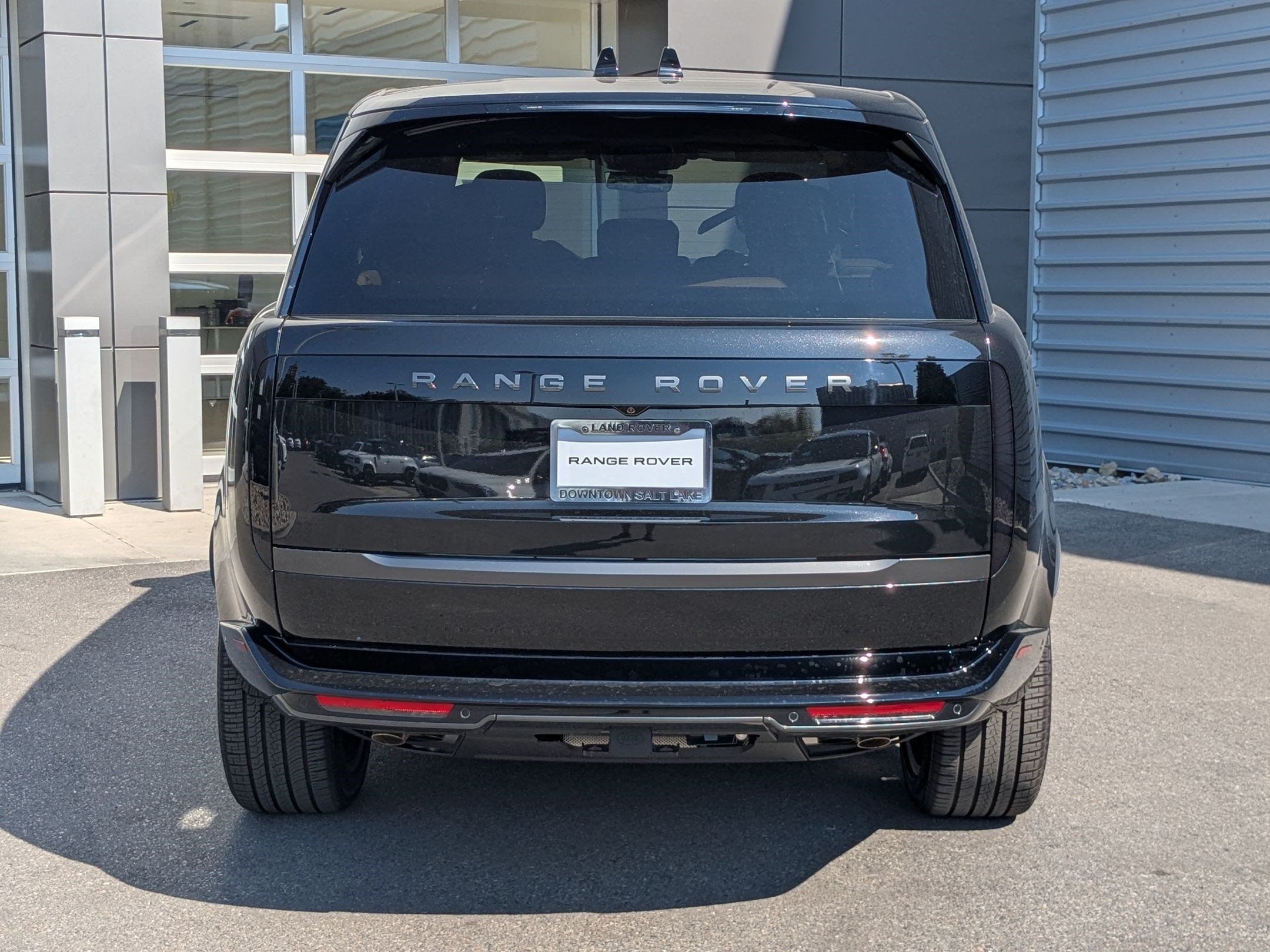 New 2026 Santorini Black Land Rover P530 SE LWB 7 Seat image 7