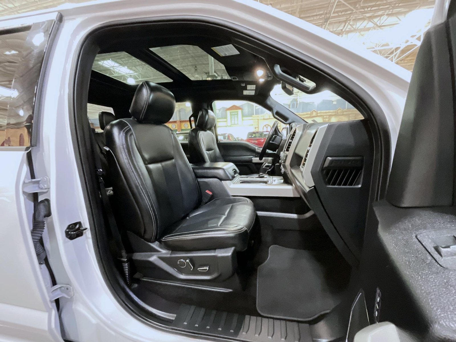 Used 2018 White Ford Lariat image 15
