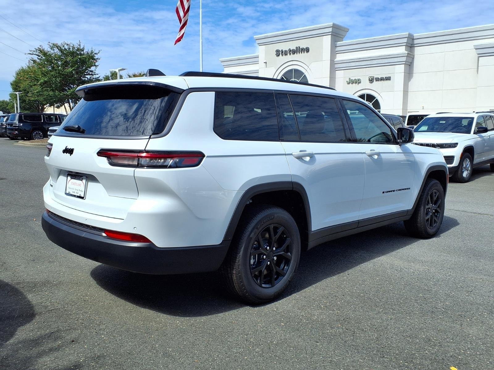 New 2026 Bright White Clearcoat Jeep Laredo Altitude image 2