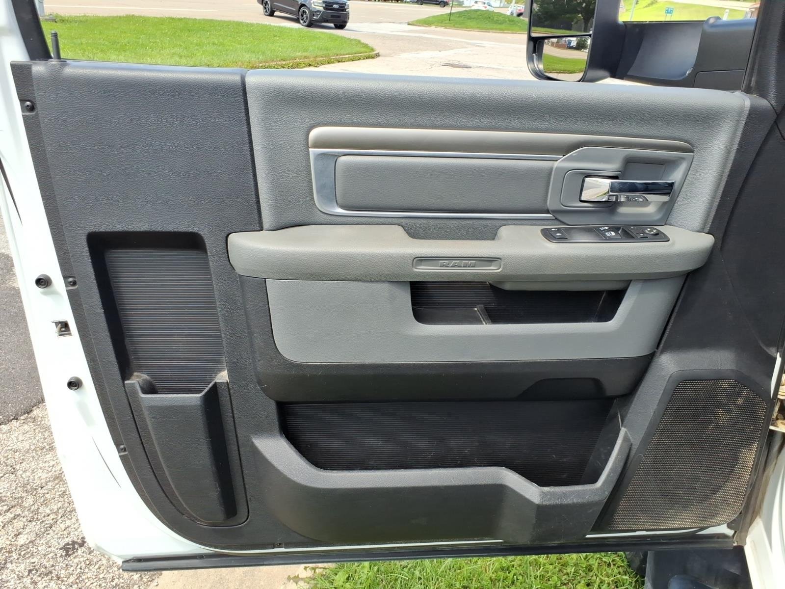 Used 2017 White RAM SLT image 13