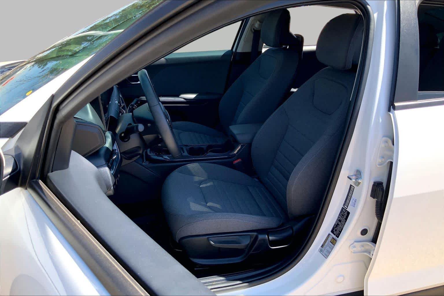 Used 2025 Snow White Pearl Kia EX image 8