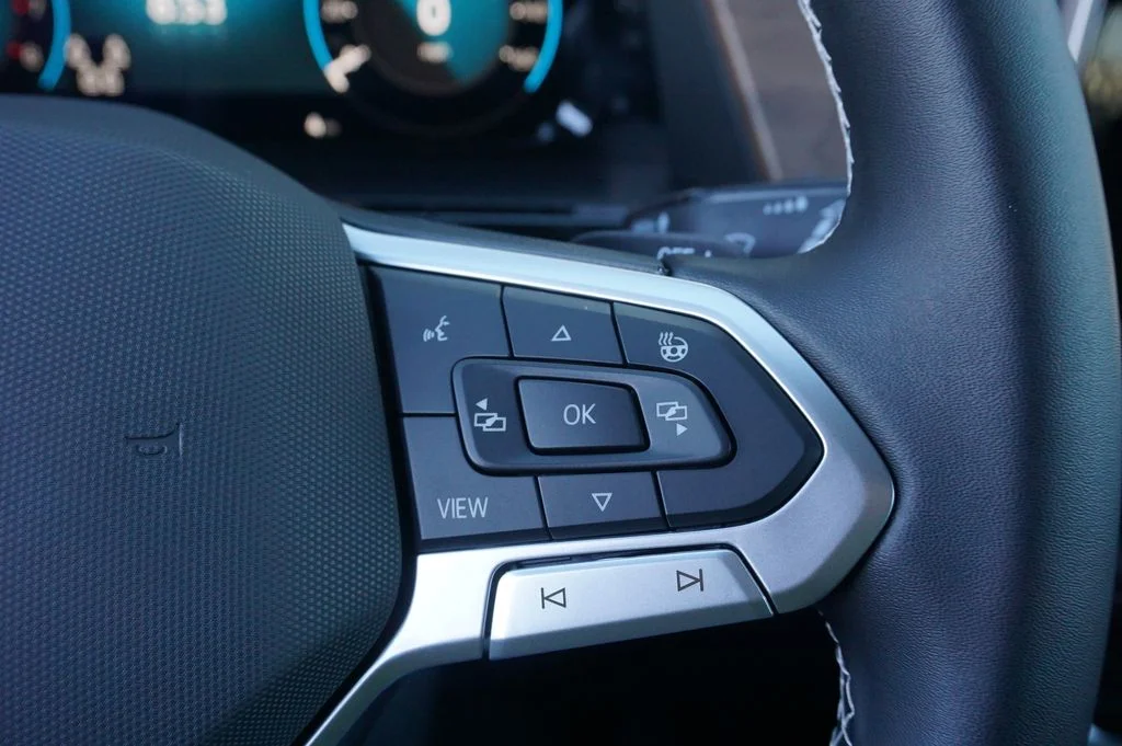 New 2026 Black Volkswagen 2.0T SE w/Technology image 22