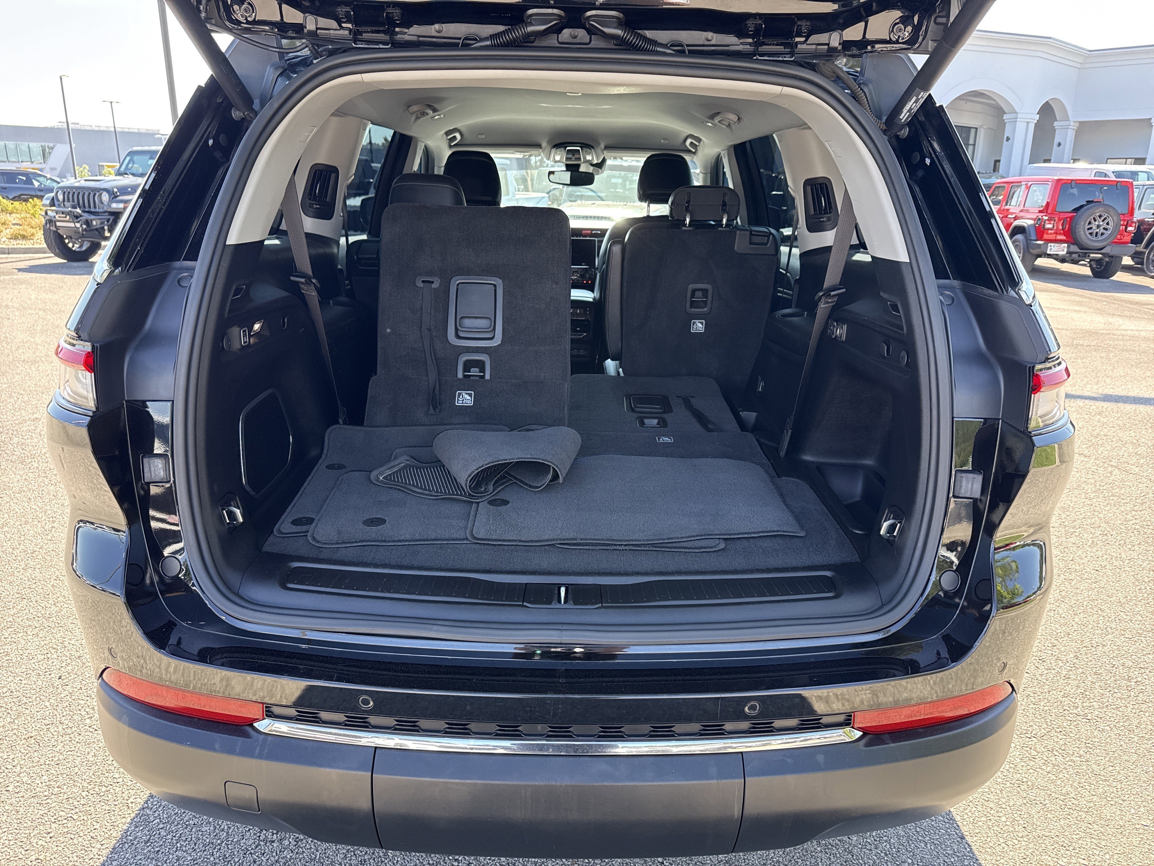 Used 2021 Diamond Black Crystal Pearlcoat Jeep Limited image 19
