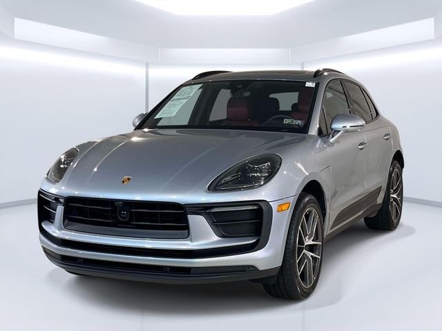 2025 Porsche Macan's photo