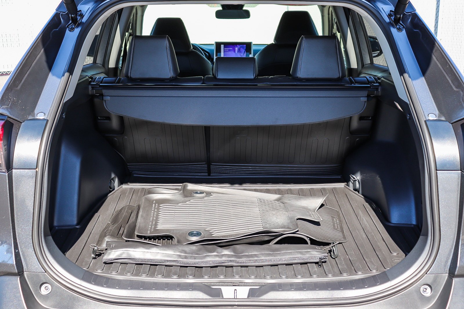 Certified Used 2025  Toyota XLE Premium image 26