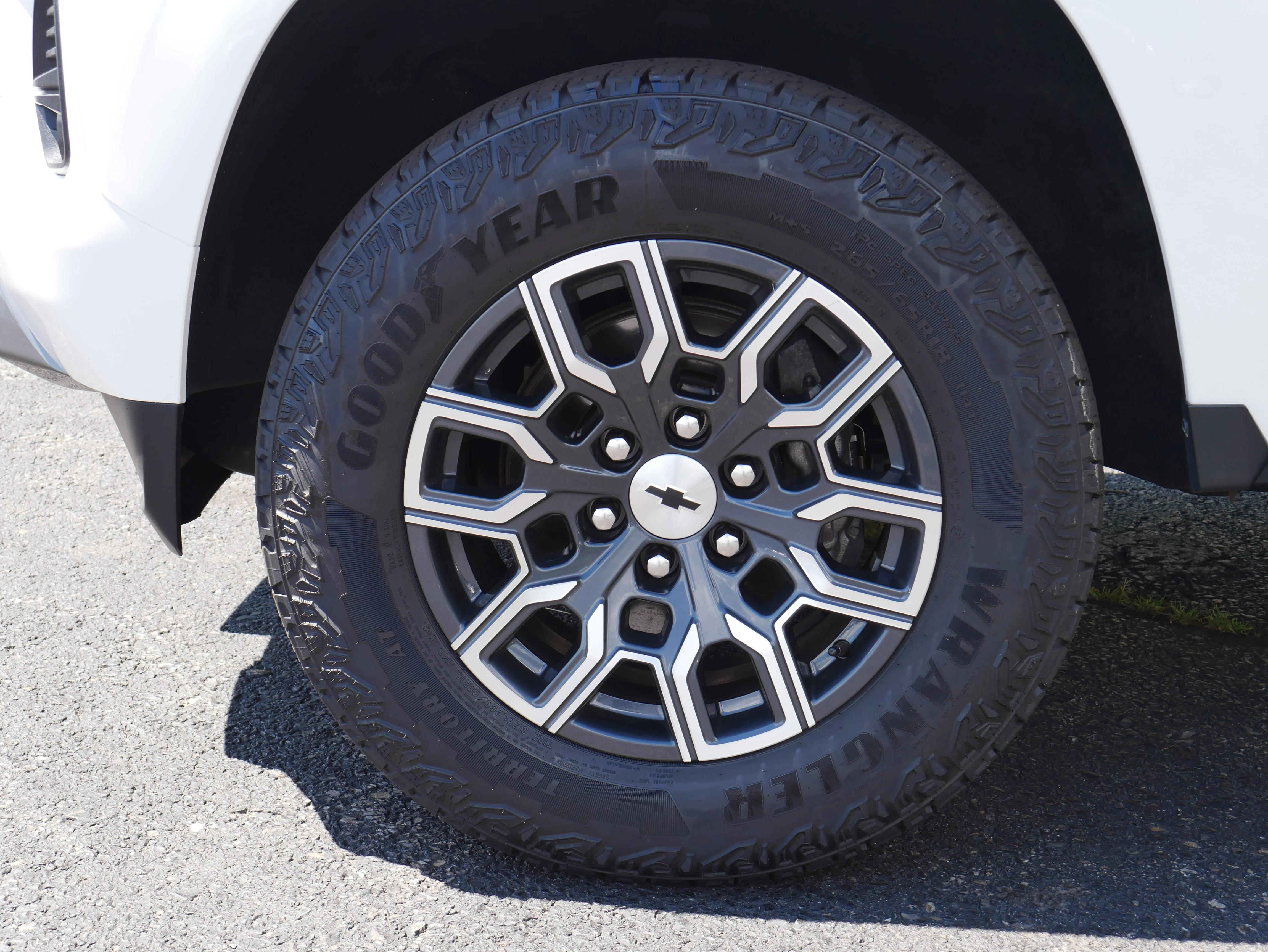 2023 Chevrolet Colorado Z71 - Photo 12