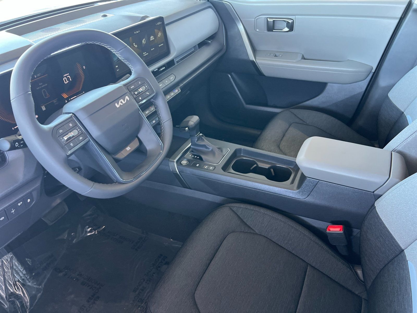 New 2027 Snow White Pearl Kia LX image 9