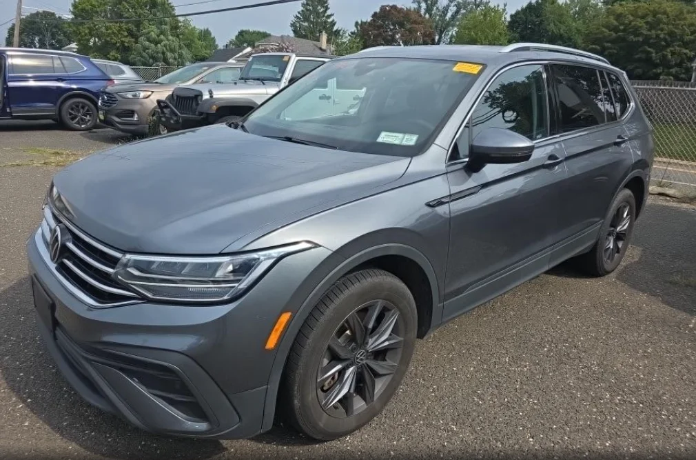 Used 2023 Gray Volkswagen 2.0T SE image 2