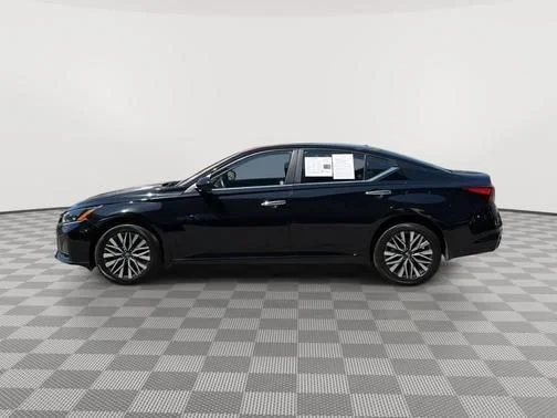 Certified Used 2023 Black Nissan 2.5 SV image 6
