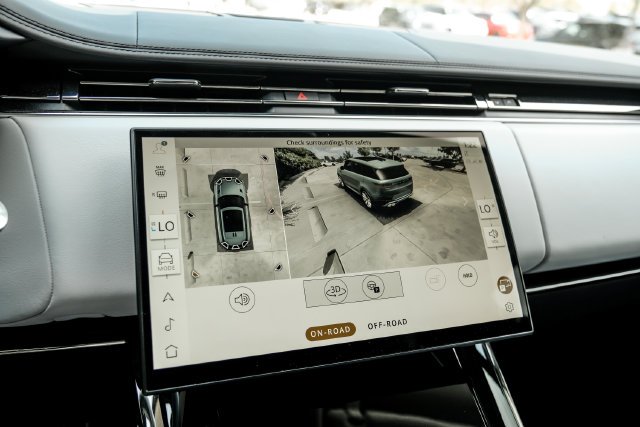 Used 2024  Land Rover Dynamic SE image 27