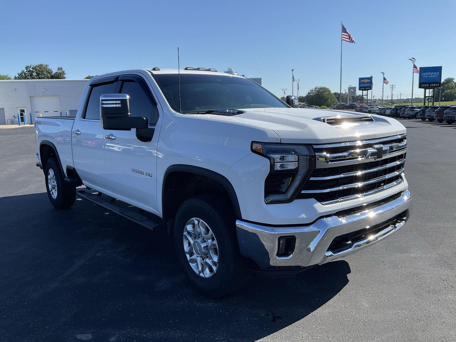 Used 2024  CHEVROLET TRUCK image 3