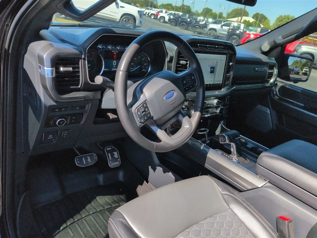 Used 2023 Black Ford XLT image 10