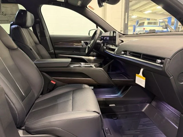 2027 Cadillac VISTIQ Sport - Photo 26