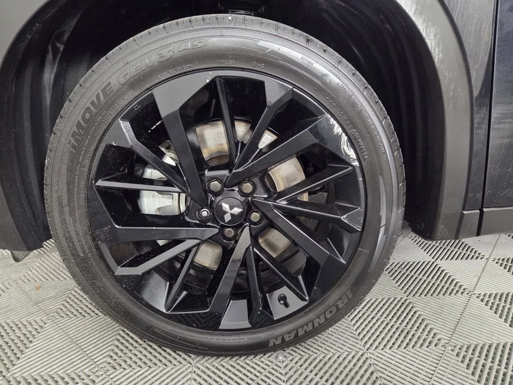 Used 2023 Black Mitsubishi SE Black Edition image 8