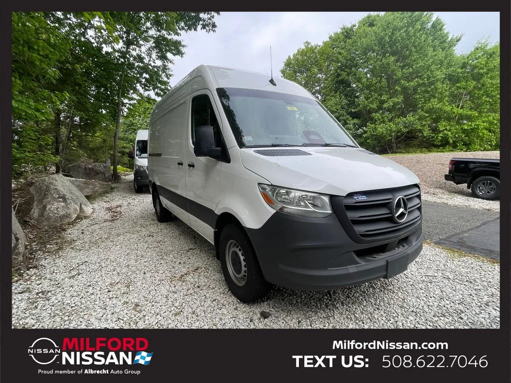 Used 2025 White Mercedes-Benz Cargo 144 WB image 8