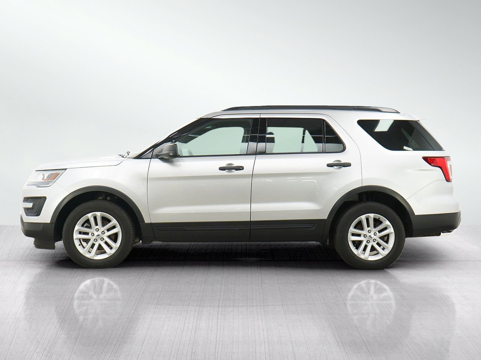 Used 2016 Ingot Silver Ford  image 2