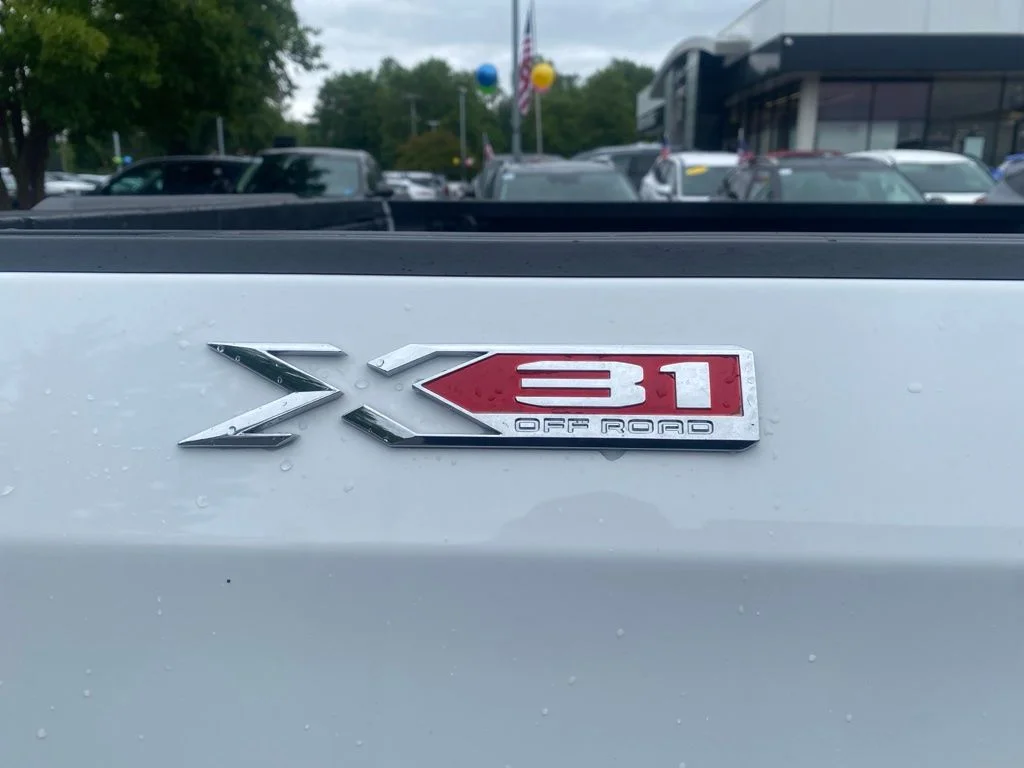 Used 2025 White GMC SLT image 14