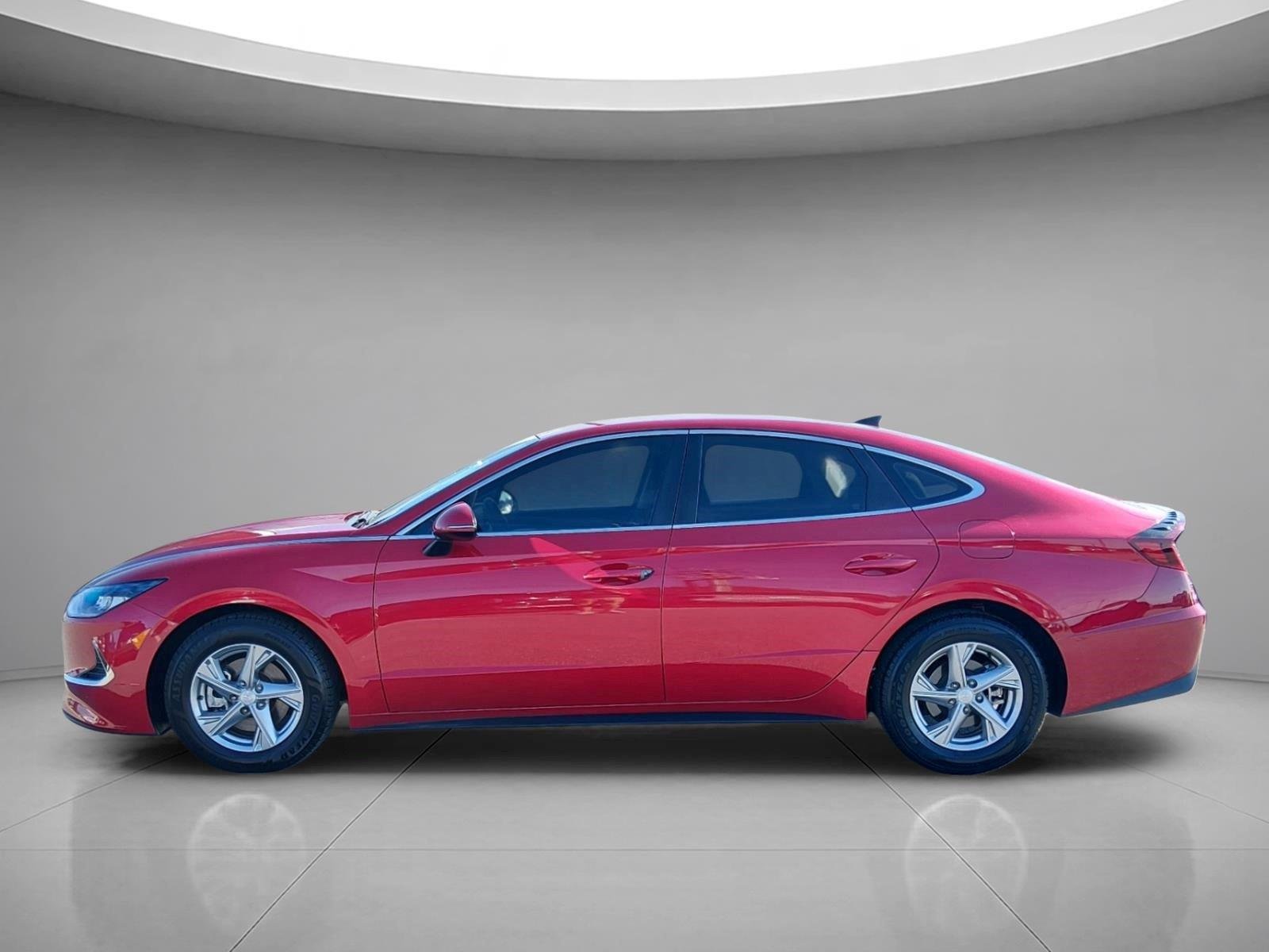 Used 2022 Calypso Red Hyundai SE image 2