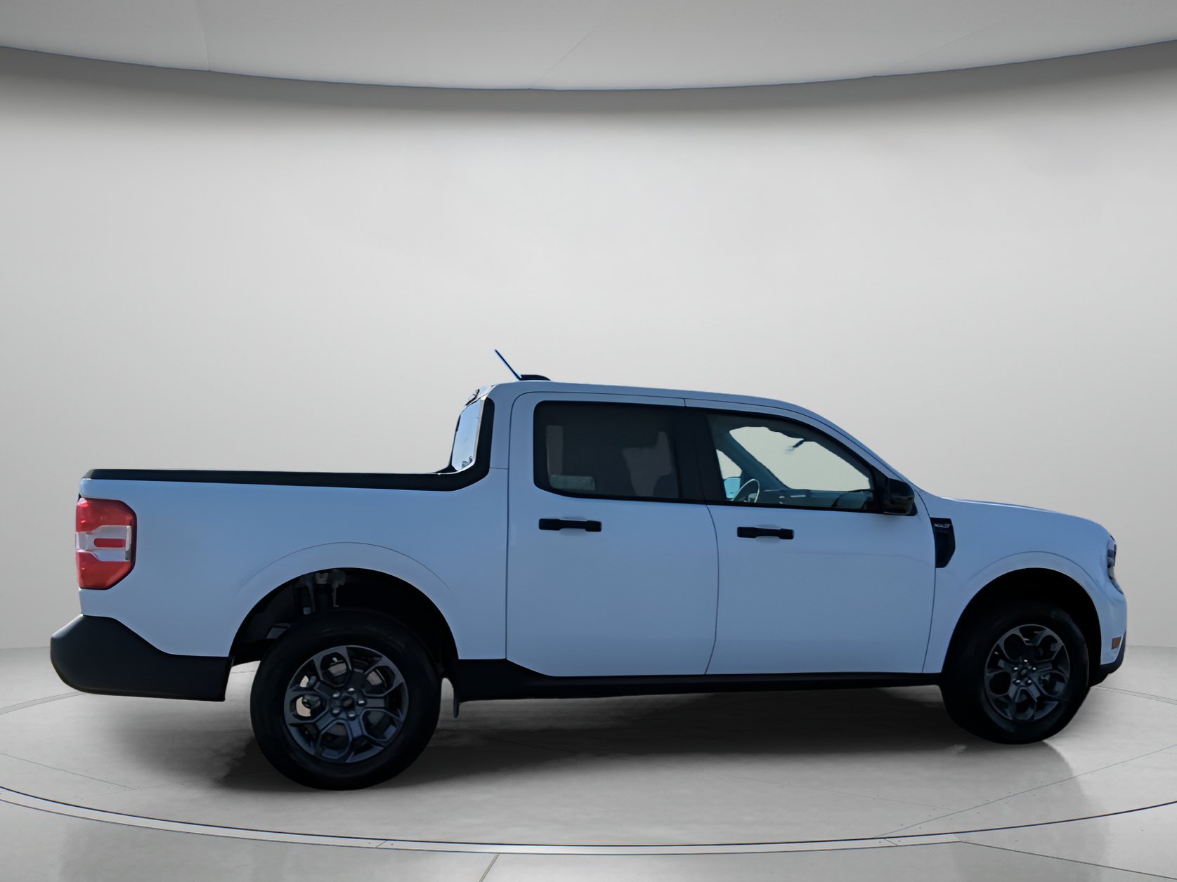 New 2026 Oxford White Ford XLT image 27