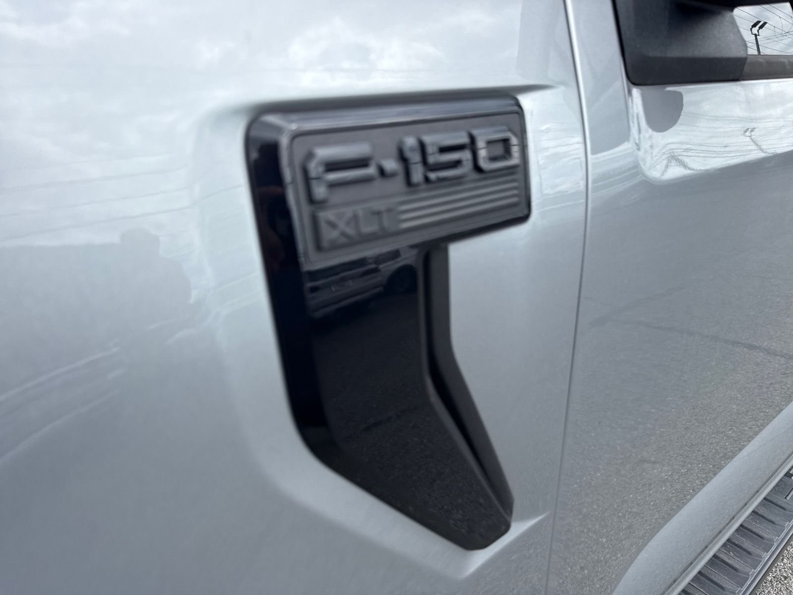 Used 2024 Silver Ford XLT image 9
